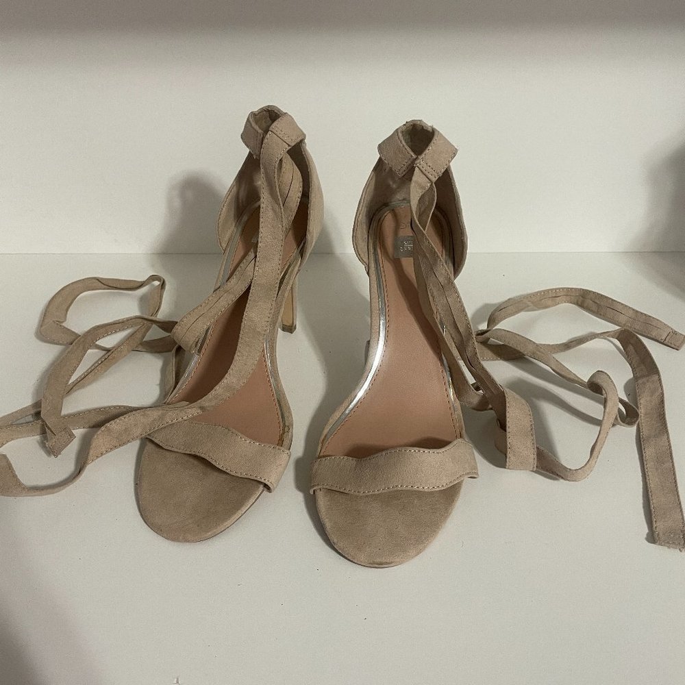 SPRING Disney Alice in Wonderland Nude Beige Faux Suede LaceUp Sandal Heels Sz 9